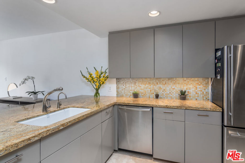 8787 Shoreham Drive - Photo 12
