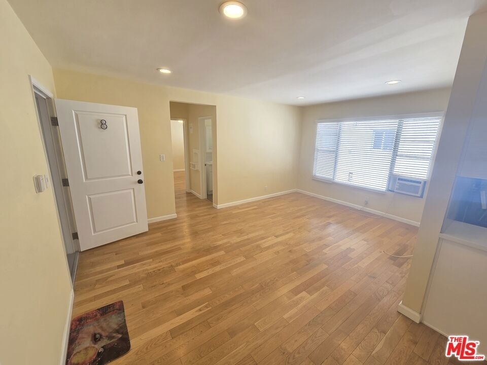 5950 Carlton Way - Photo 3