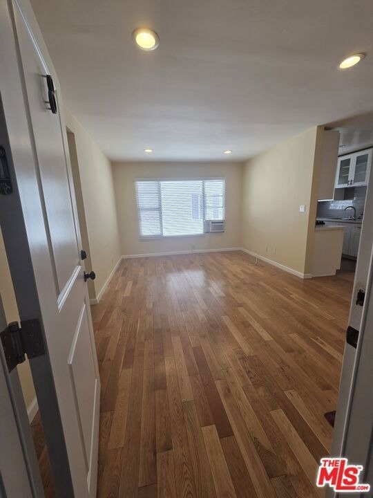 5950 Carlton Way - Photo 0