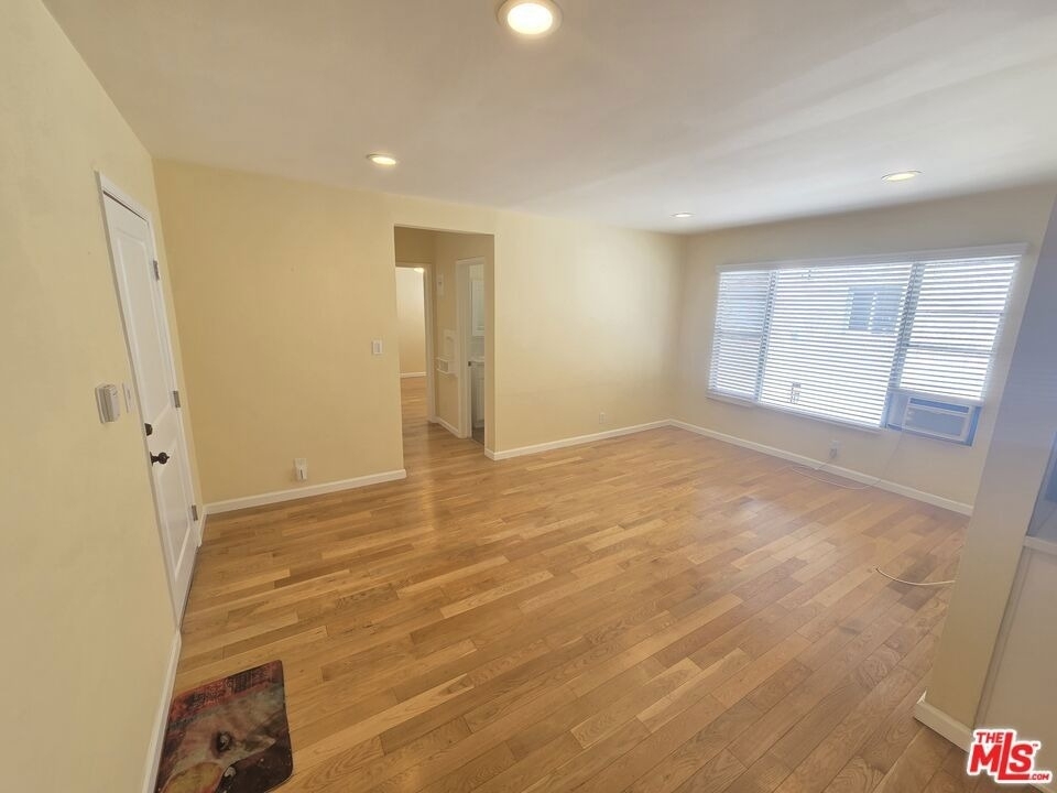 5950 Carlton Way - Photo 4