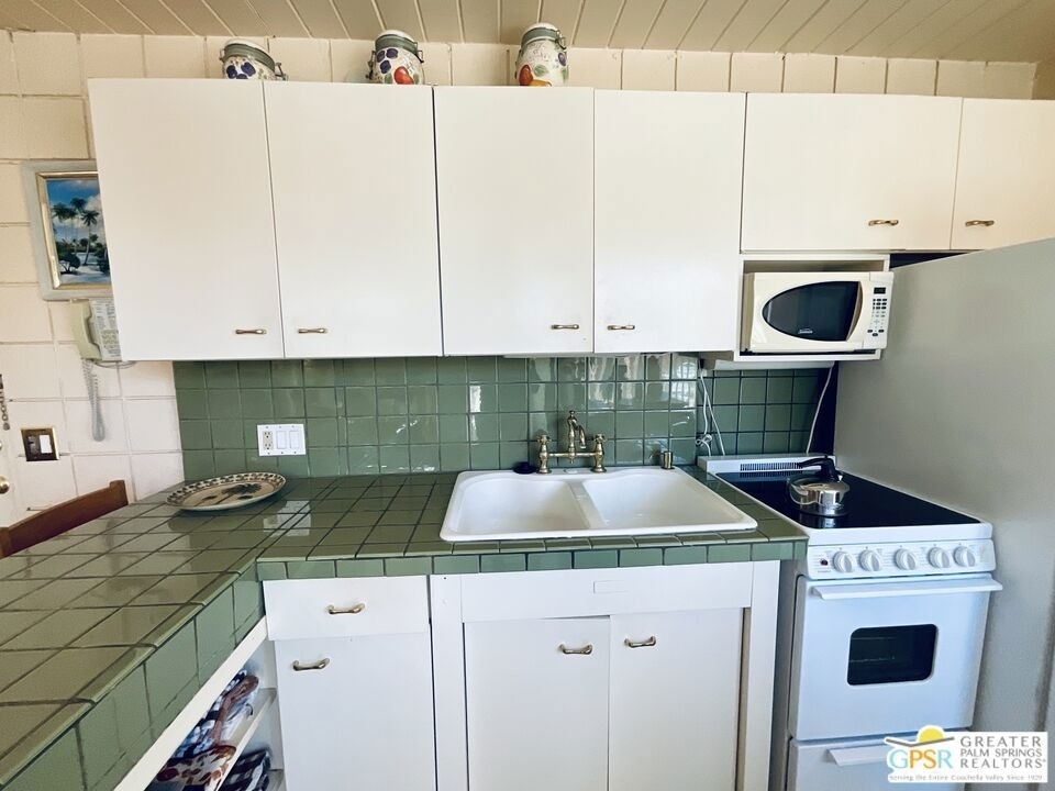 1111 E Palm Canyon Drive - Photo 9