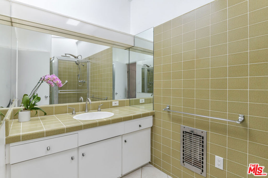738 Hanley Avenue - Photo 32
