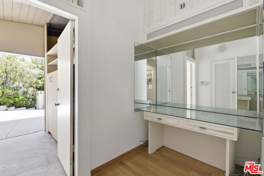 738 Hanley Avenue - Photo 35