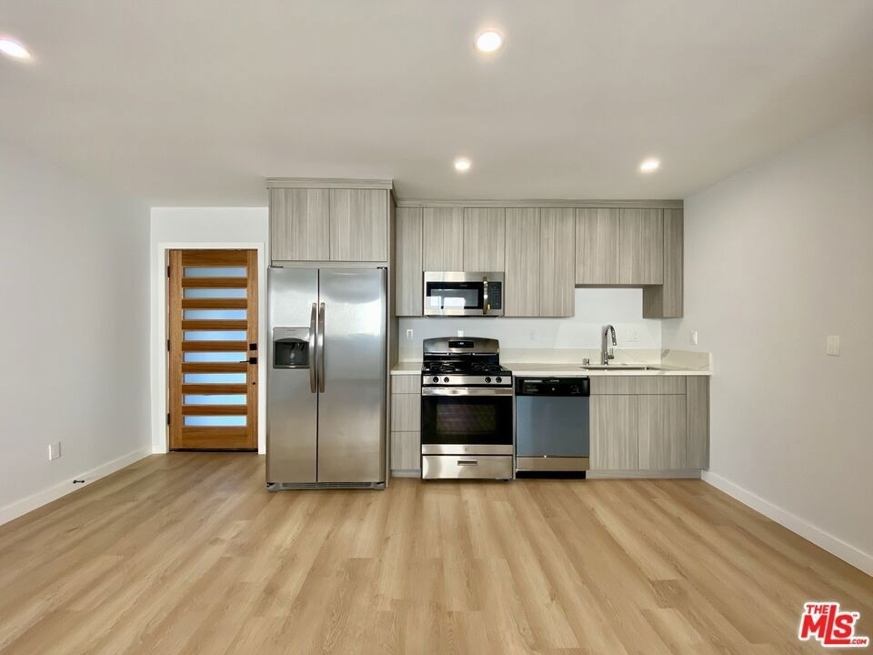 3207 W 3rd Street - Photo 10