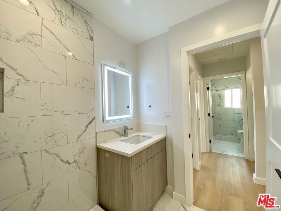 3207 W 3rd Street - Photo 13