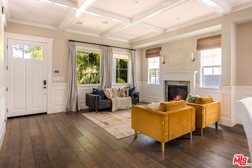 12142 Hollyglen Place - Photo 5
