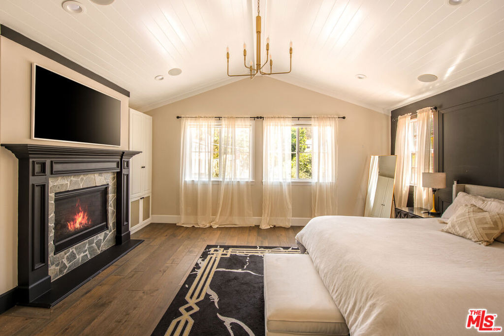 12142 Hollyglen Place - Photo 19
