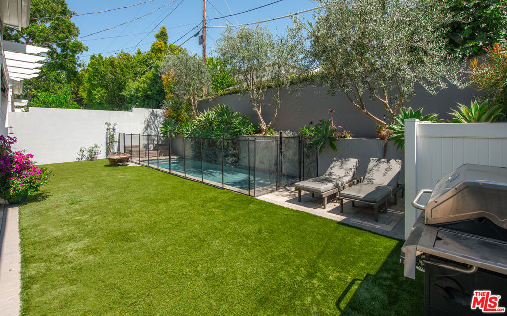 12142 Hollyglen Place - Photo 41