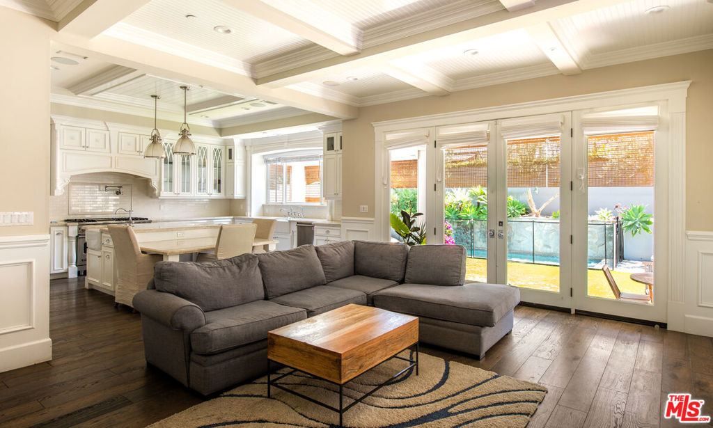 12142 Hollyglen Place - Photo 9