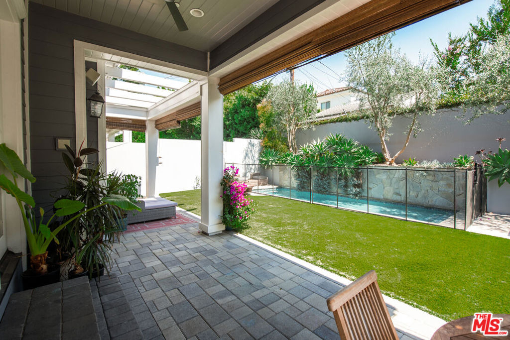 12142 Hollyglen Place - Photo 39