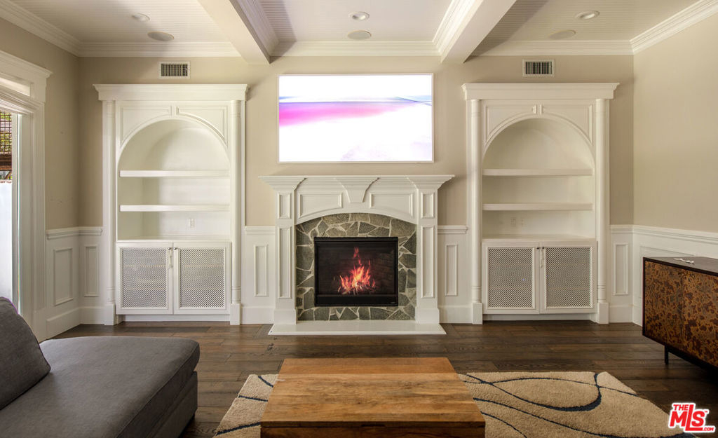 12142 Hollyglen Place - Photo 10