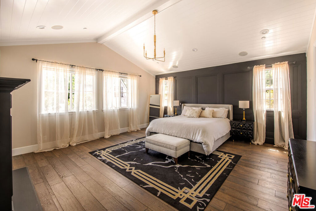 12142 Hollyglen Place - Photo 18