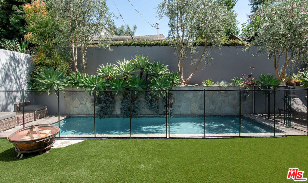 12142 Hollyglen Place - Photo 42