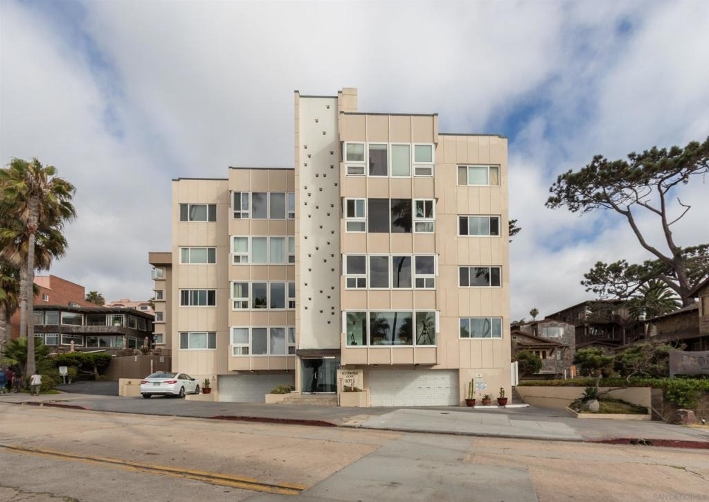 1039 Coast Blvd - Photo 10