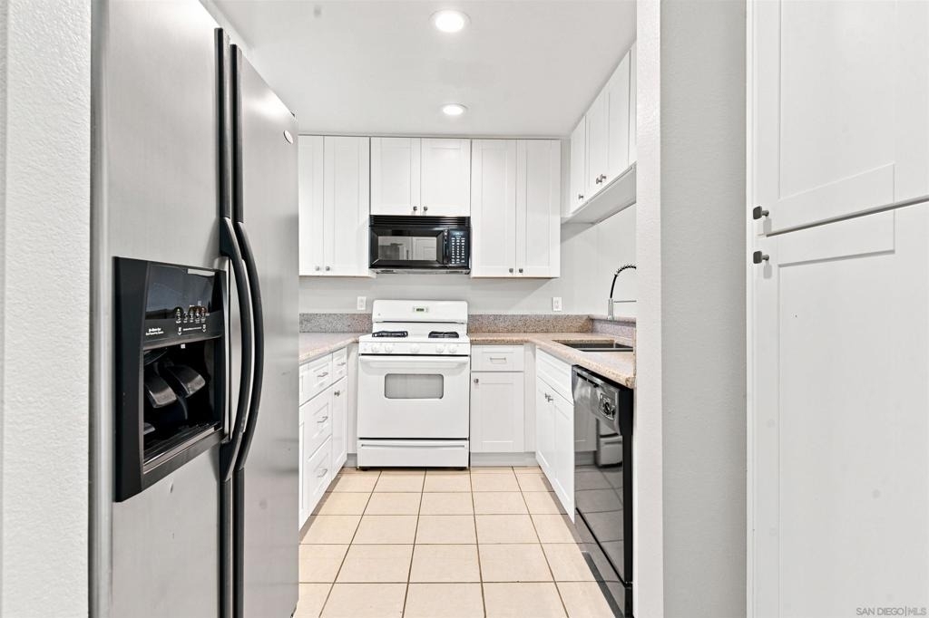 5704 Camino Del Cielo - Photo 6
