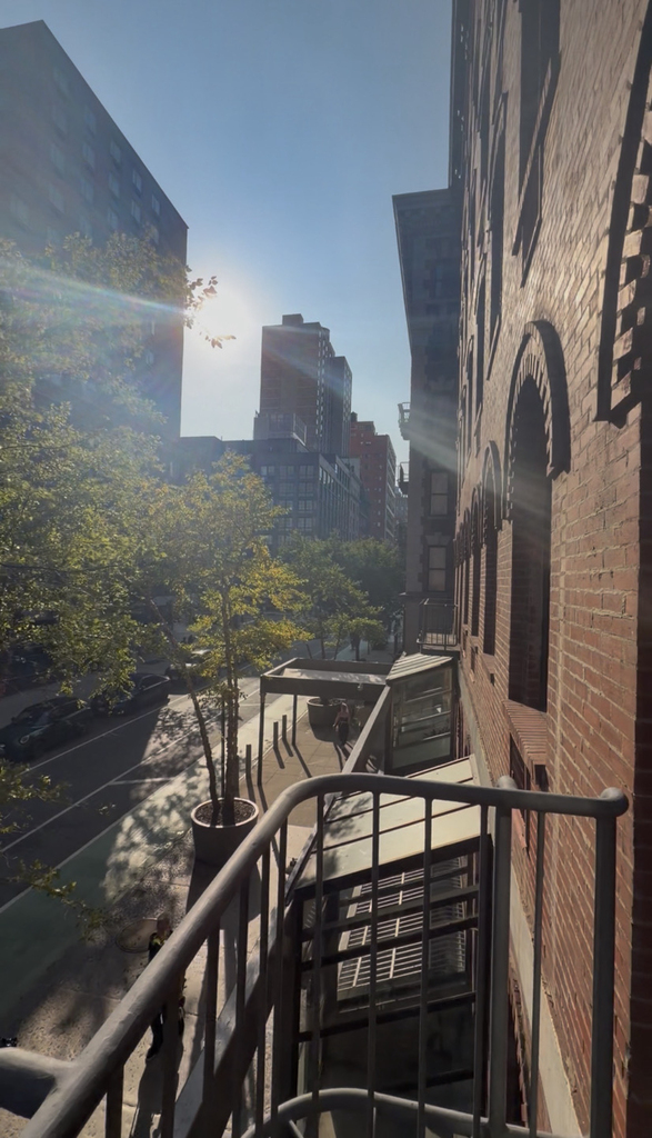 East 12th Street - Photo 5