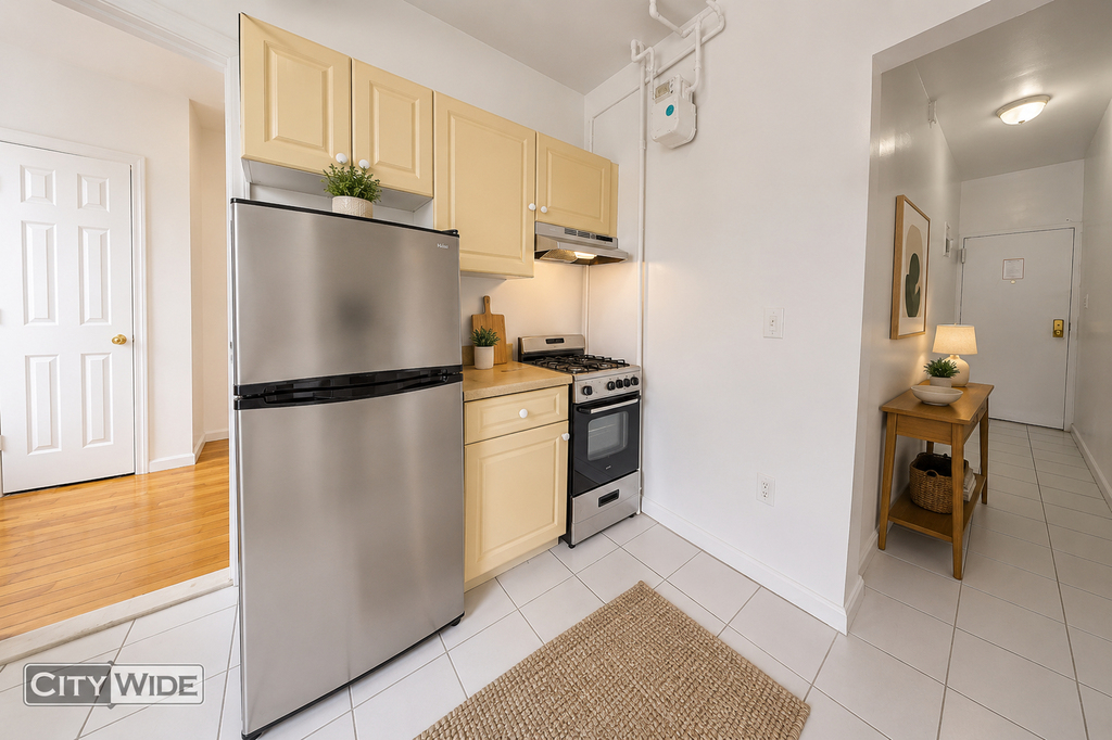 1427 York Ave #4B - Photo 0
