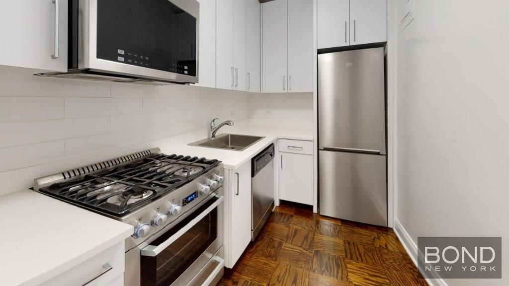 East 82nd Street - Photo 5