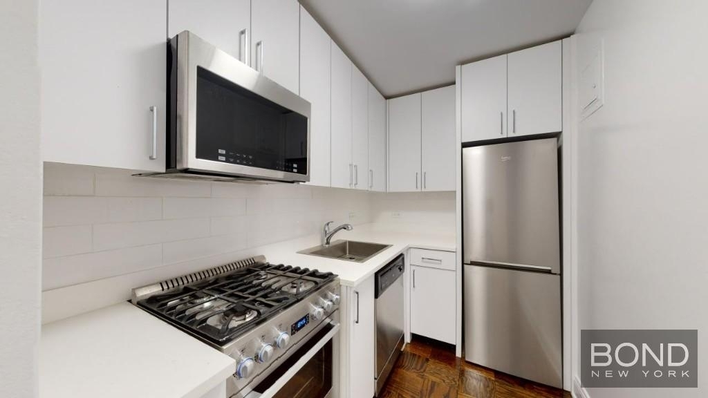 East 82nd Street - Photo 2