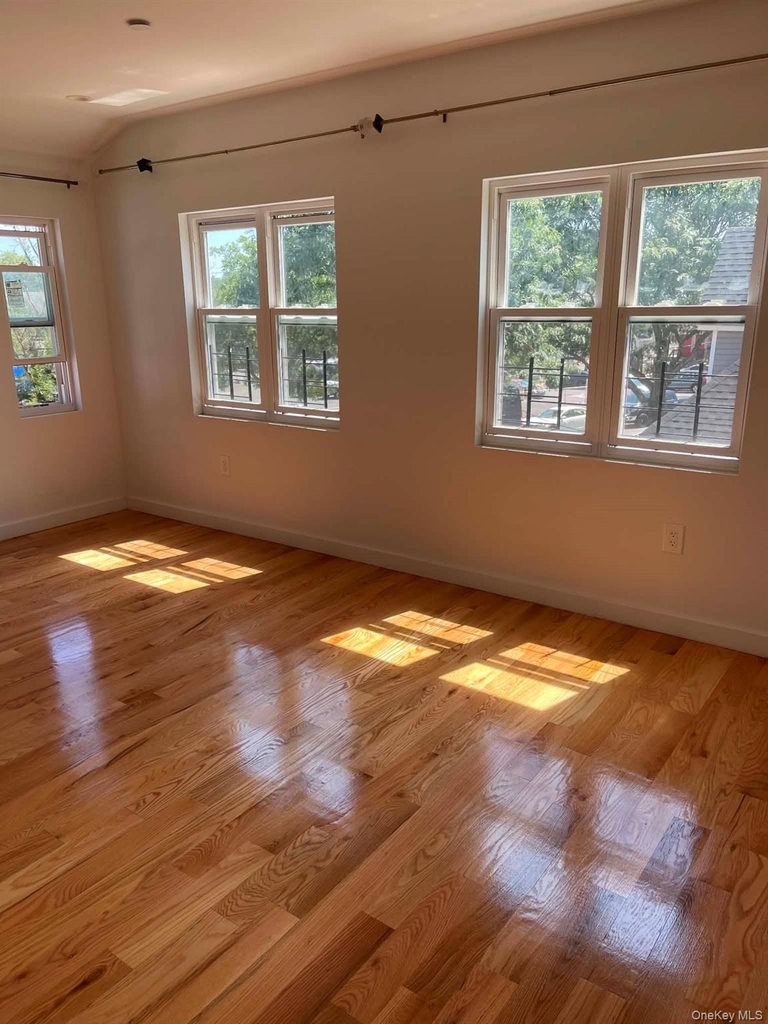 10816 Pinegrove Street - Photo 0