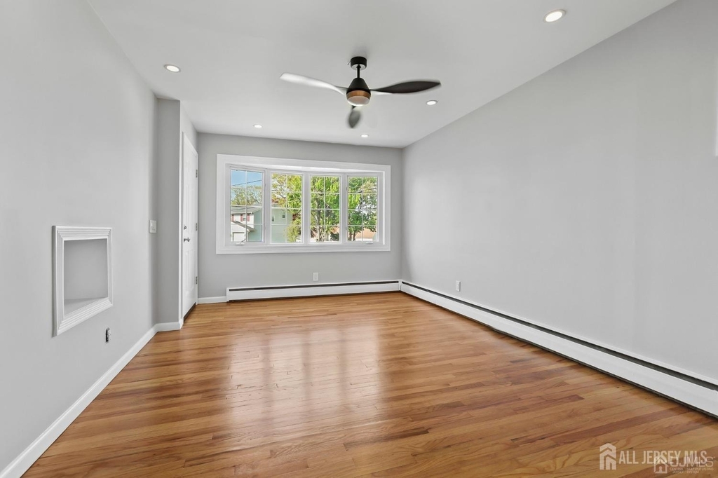 262 Wall Street - Photo 4