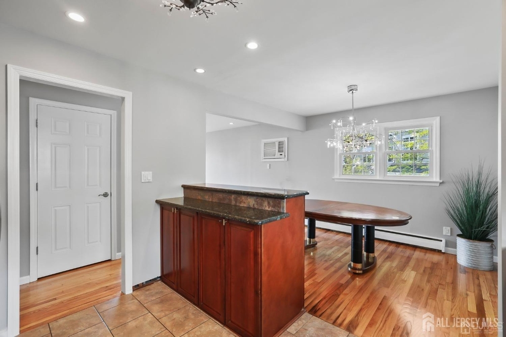 262 Wall Street - Photo 3