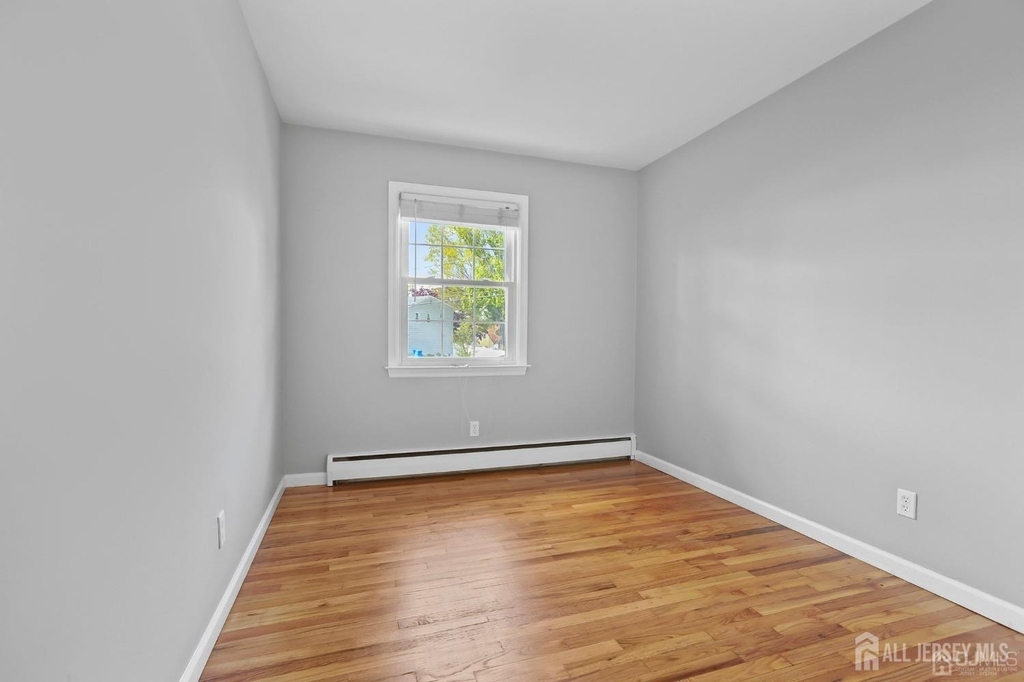 262 Wall Street - Photo 12