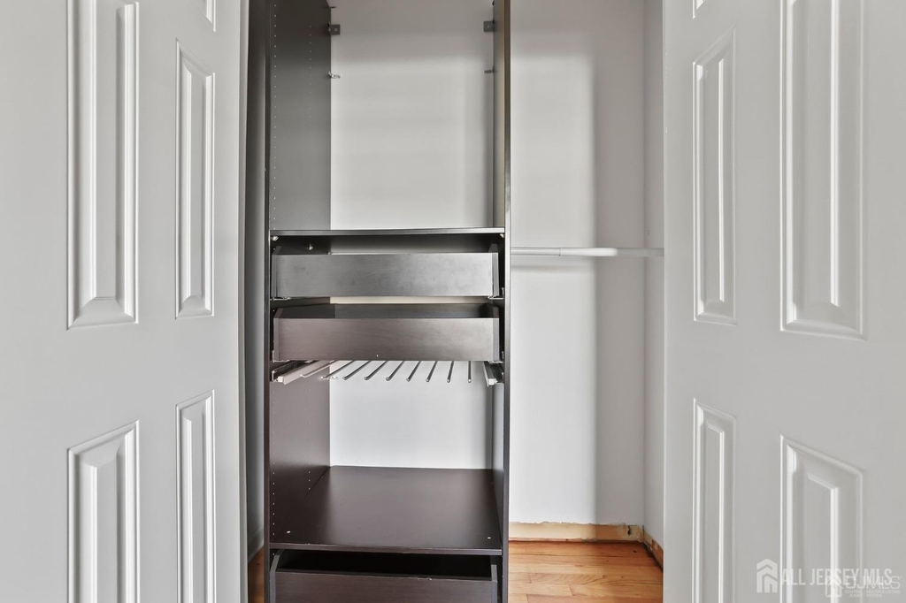 262 Wall Street - Photo 8
