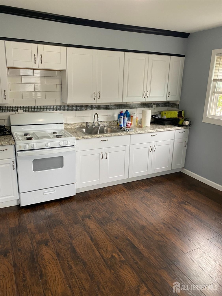 813 Lincoln Avenue - Photo 2