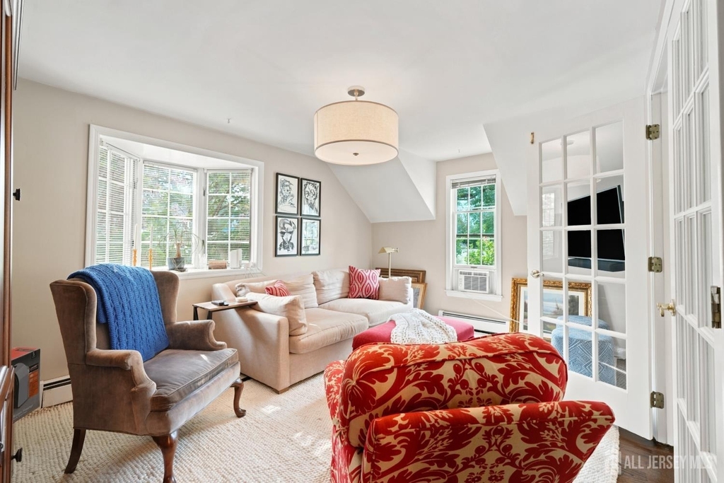1434 Maplewood Terrace - Photo 6
