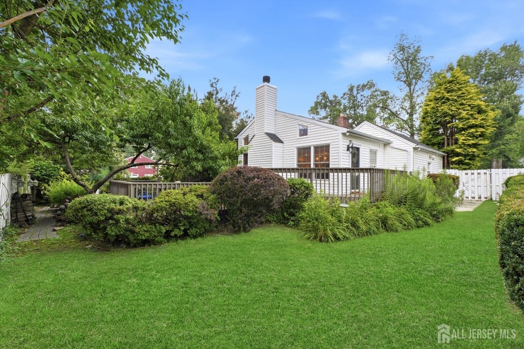 1434 Maplewood Terrace - Photo 18
