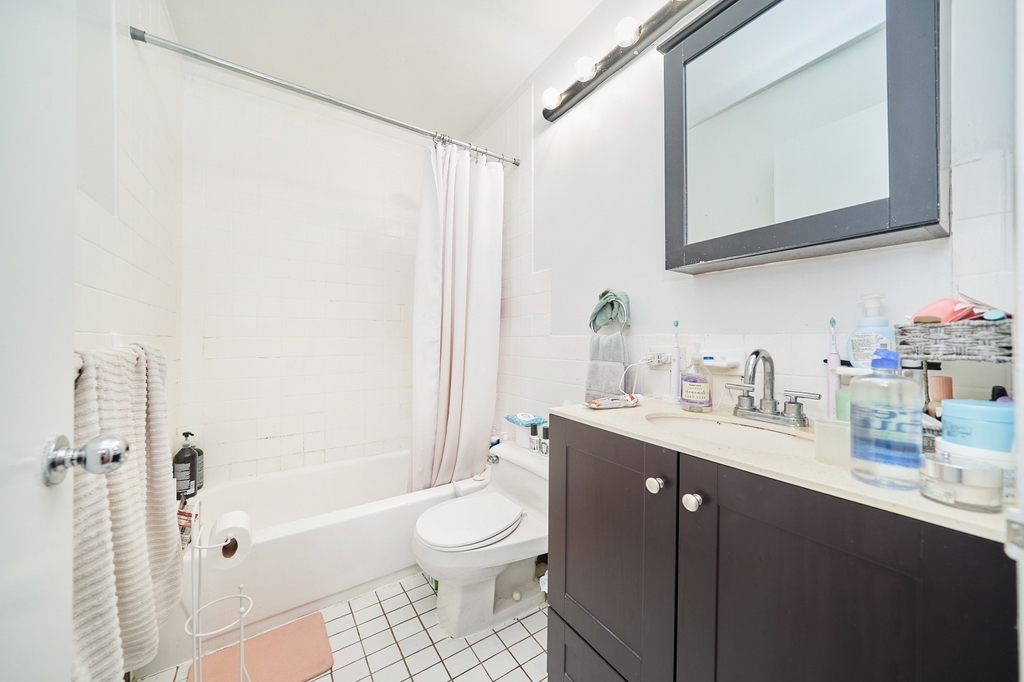 337 W 43rd Street - Photo 4