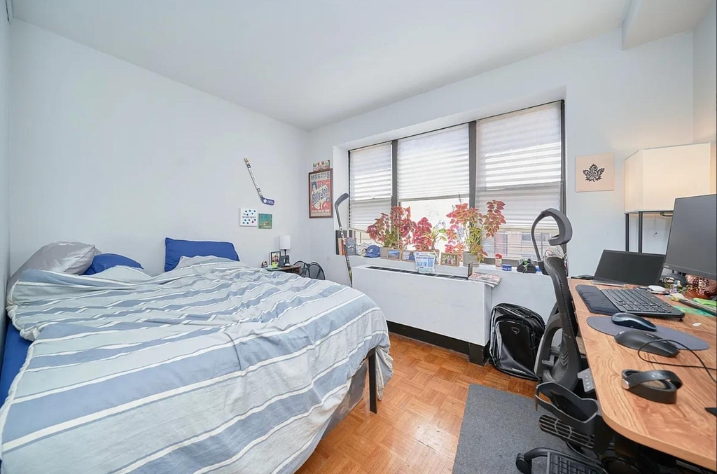 337 W 43rd Street - Photo 14