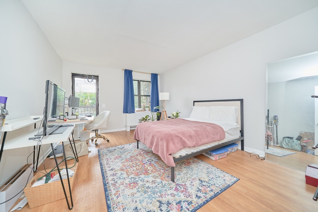 337 W 43rd Street - Photo 2