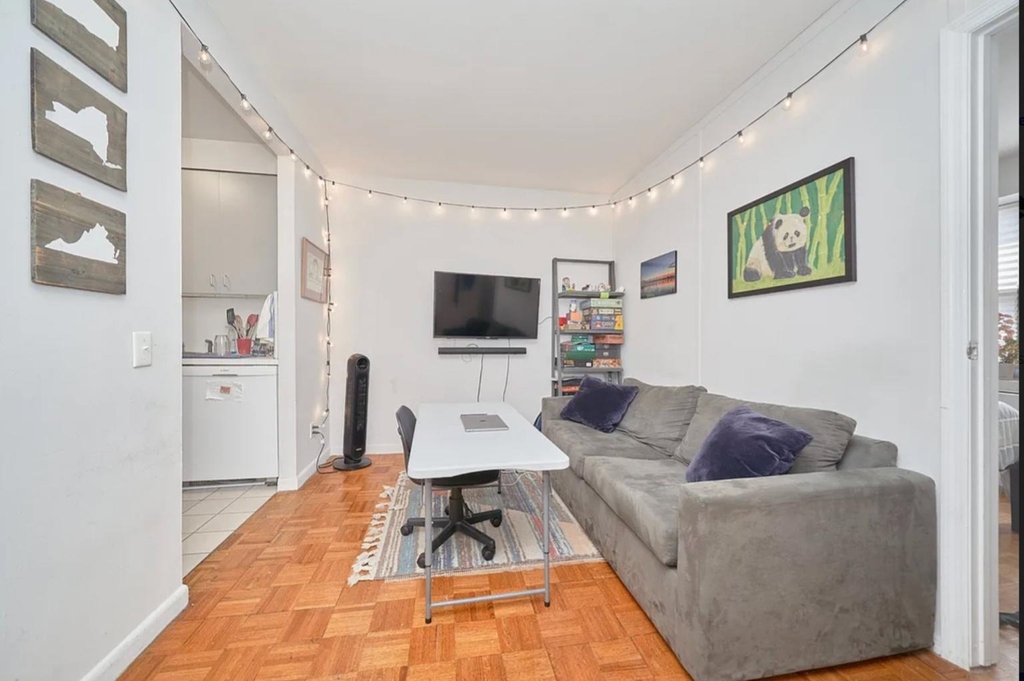 337 W 43rd Street - Photo 8