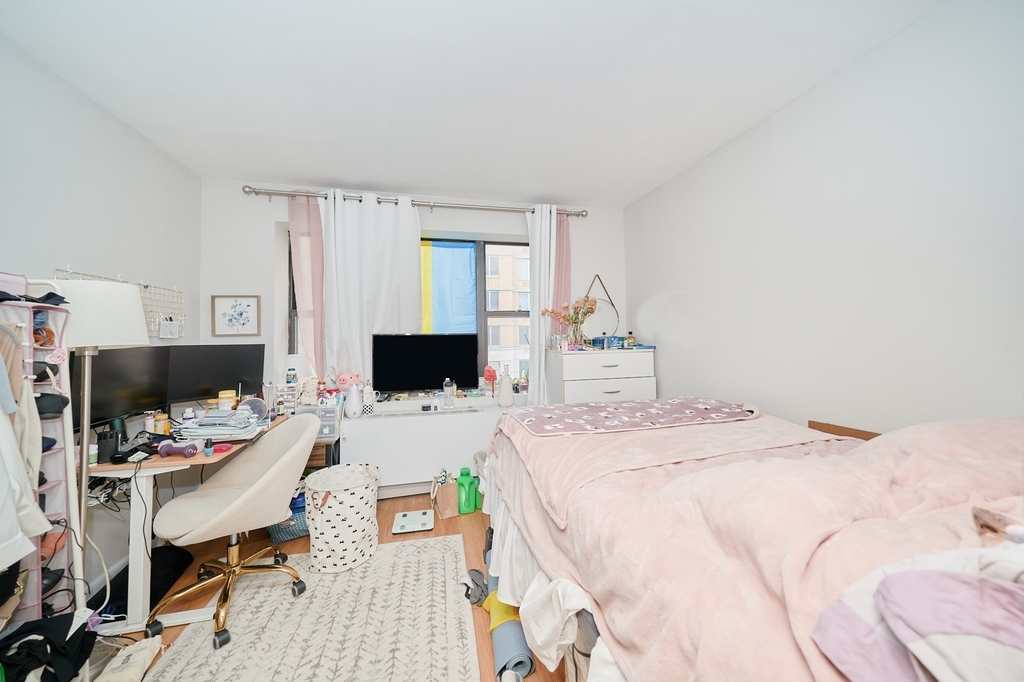 337 W 43rd Street - Photo 5