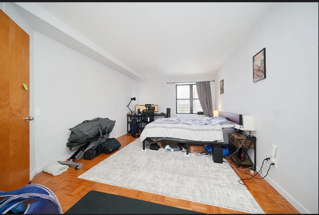 337 W 43rd Street - Photo 15