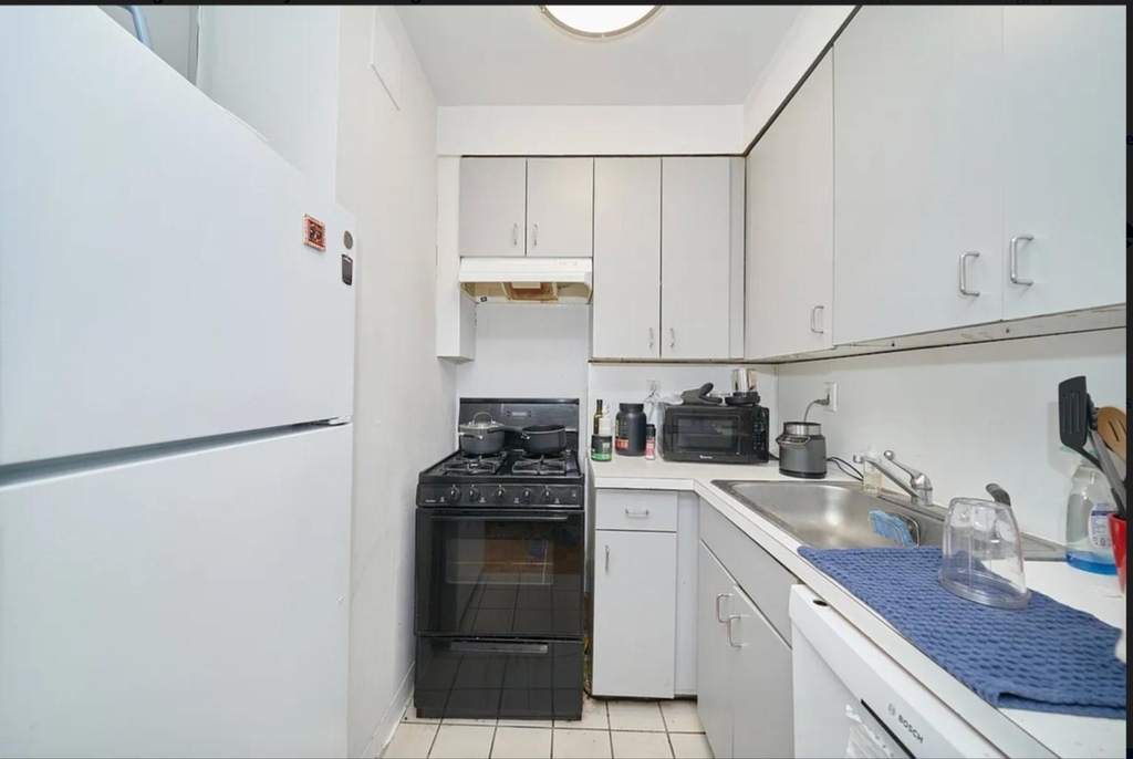 337 W 43rd Street - Photo 10