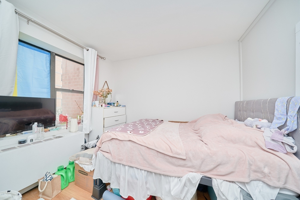 337 W 43rd Street - Photo 6