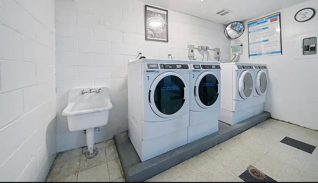 331 W 43rd Street - Photo 7