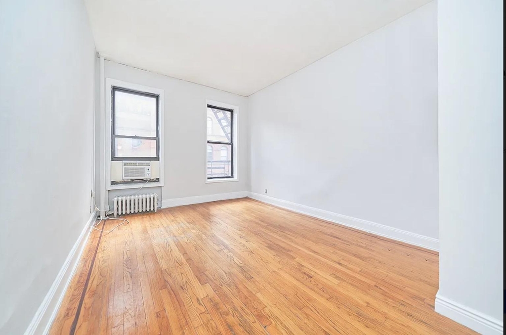331 W 43rd Street - Photo 1