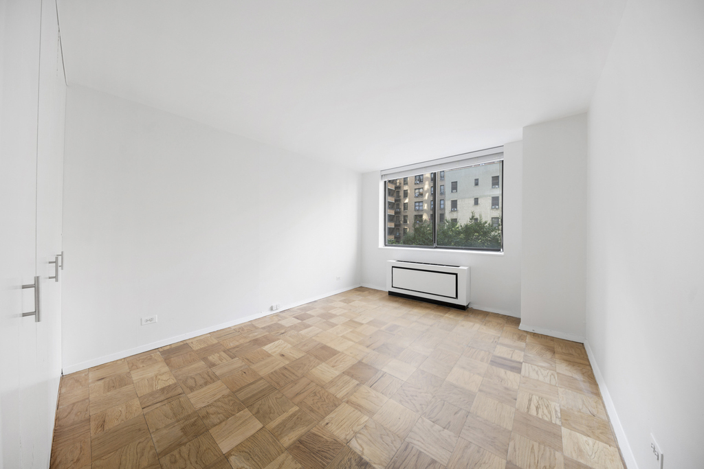275 W 96th Street - Photo 9