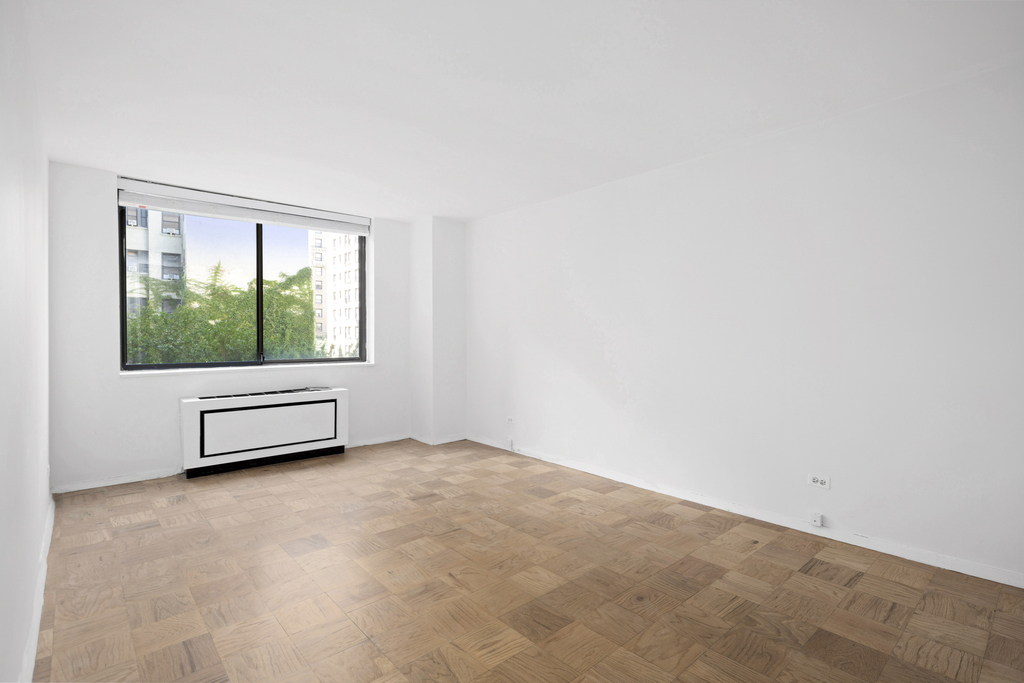 275 W 96th Street - Photo 4