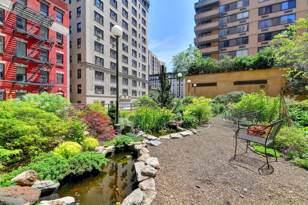 275 W 96th Street - Photo 24