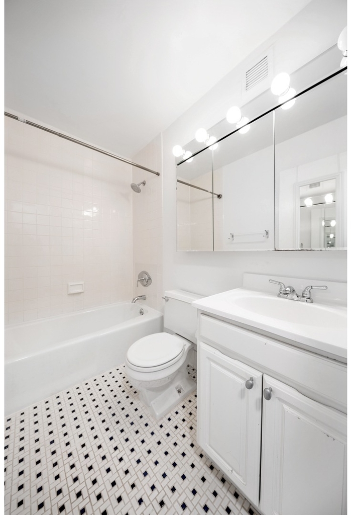 275 W 96th Street - Photo 5