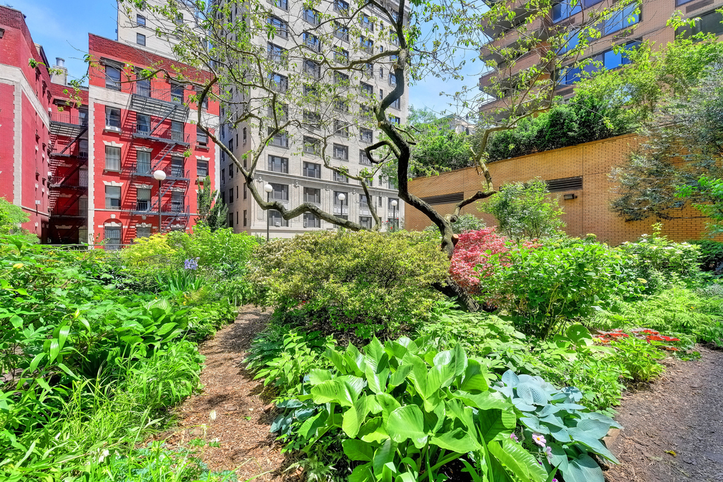 275 W 96th Street - Photo 25