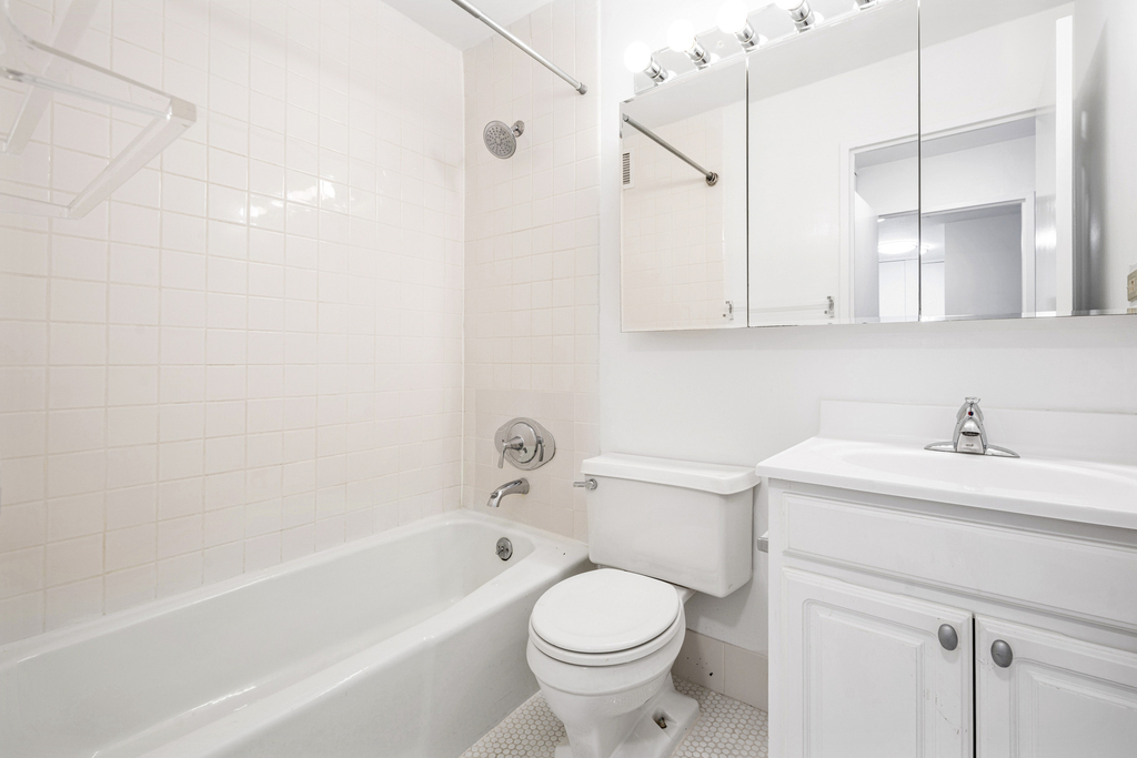 275 W 96th Street - Photo 10
