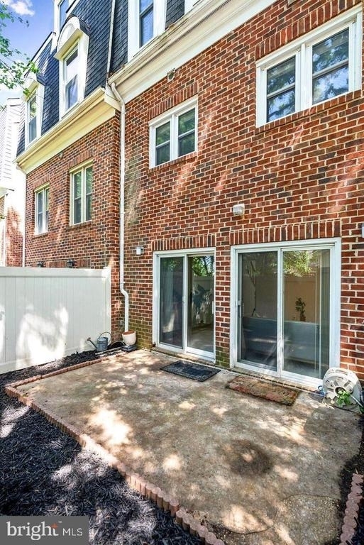 695 W Glebe Road - Photo 33