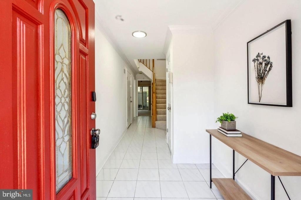 695 W Glebe Road - Photo 2