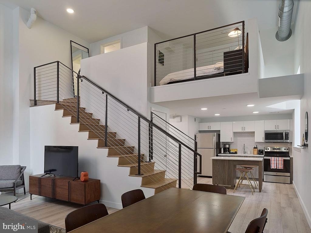 130 S Juniper Street - Photo 1